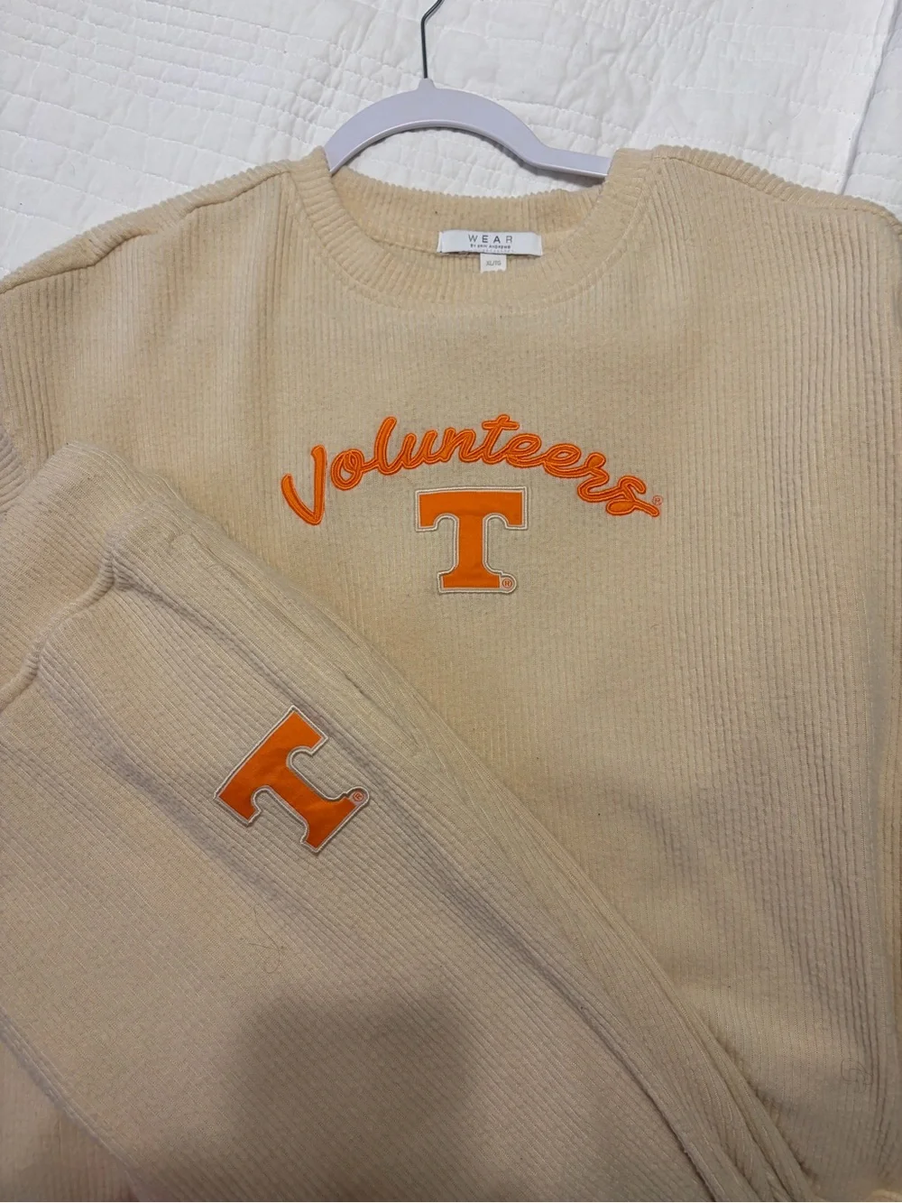 WEAR Volunteers Beige Crewneck Sweatshirt and Matching Pants - Picture 1 of 2